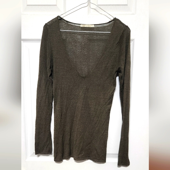 Deep-V Neck Top - Picture 1 of 2